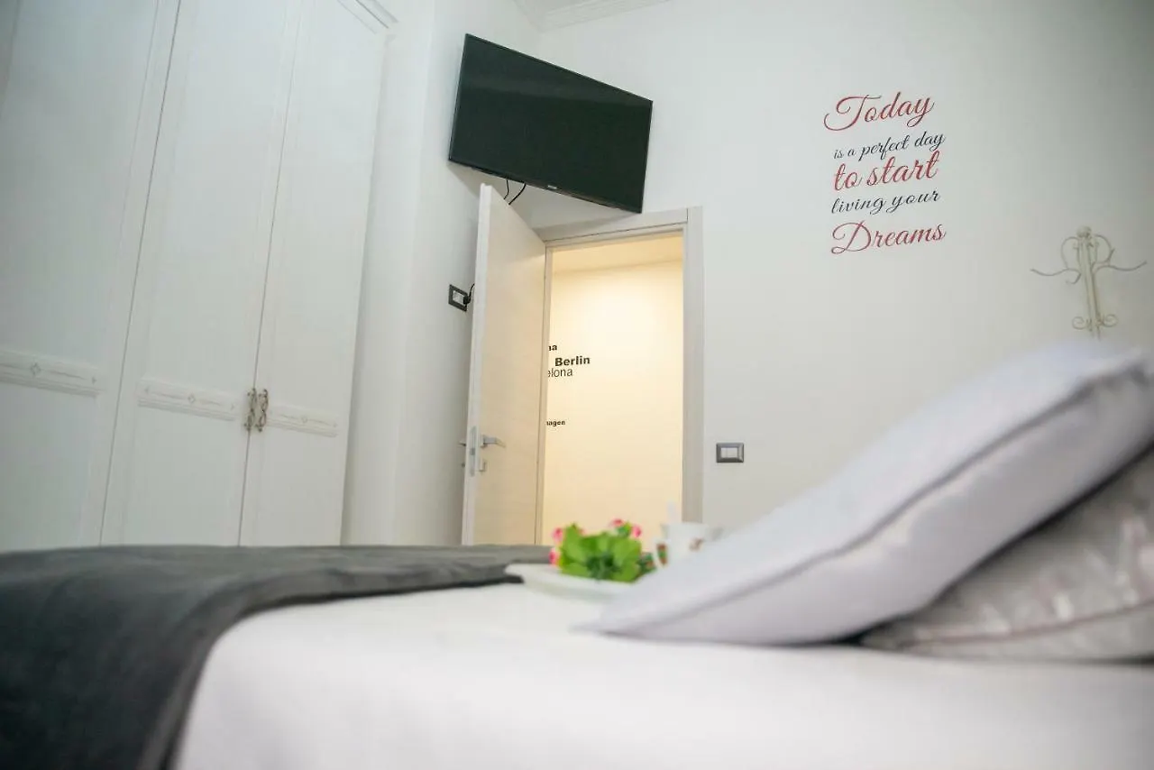 לידו די אוסטיה New Moon Luxury Apartment
