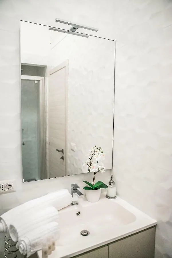 לידו די אוסטיה New Moon Luxury Apartment