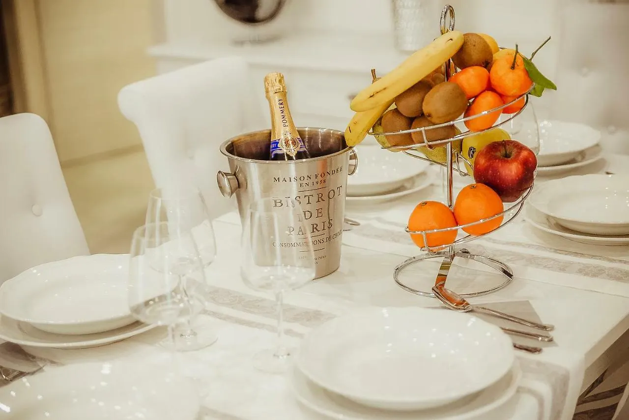 לידו די אוסטיה New Moon Luxury Apartment  לידו די אוסטיה