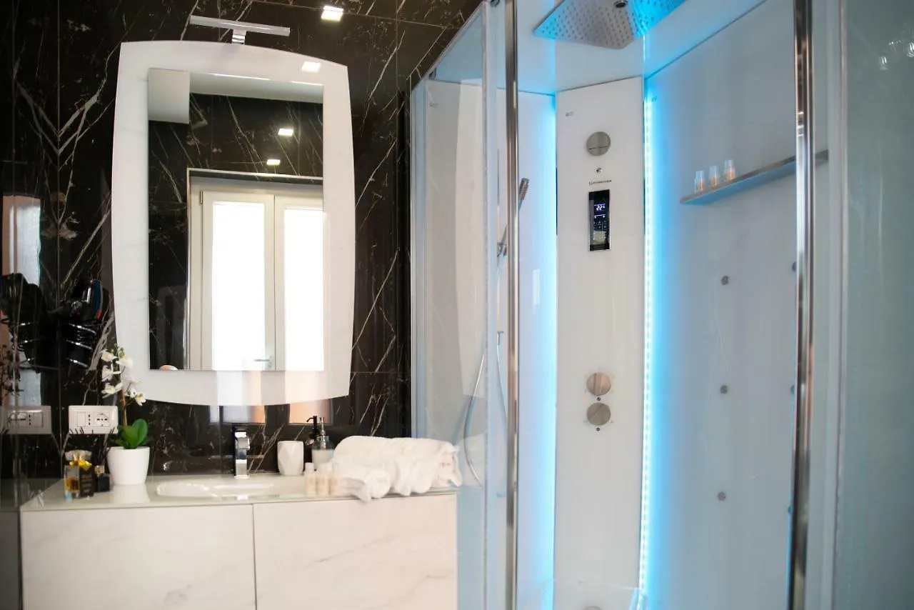 לידו די אוסטיה New Moon Luxury Apartment