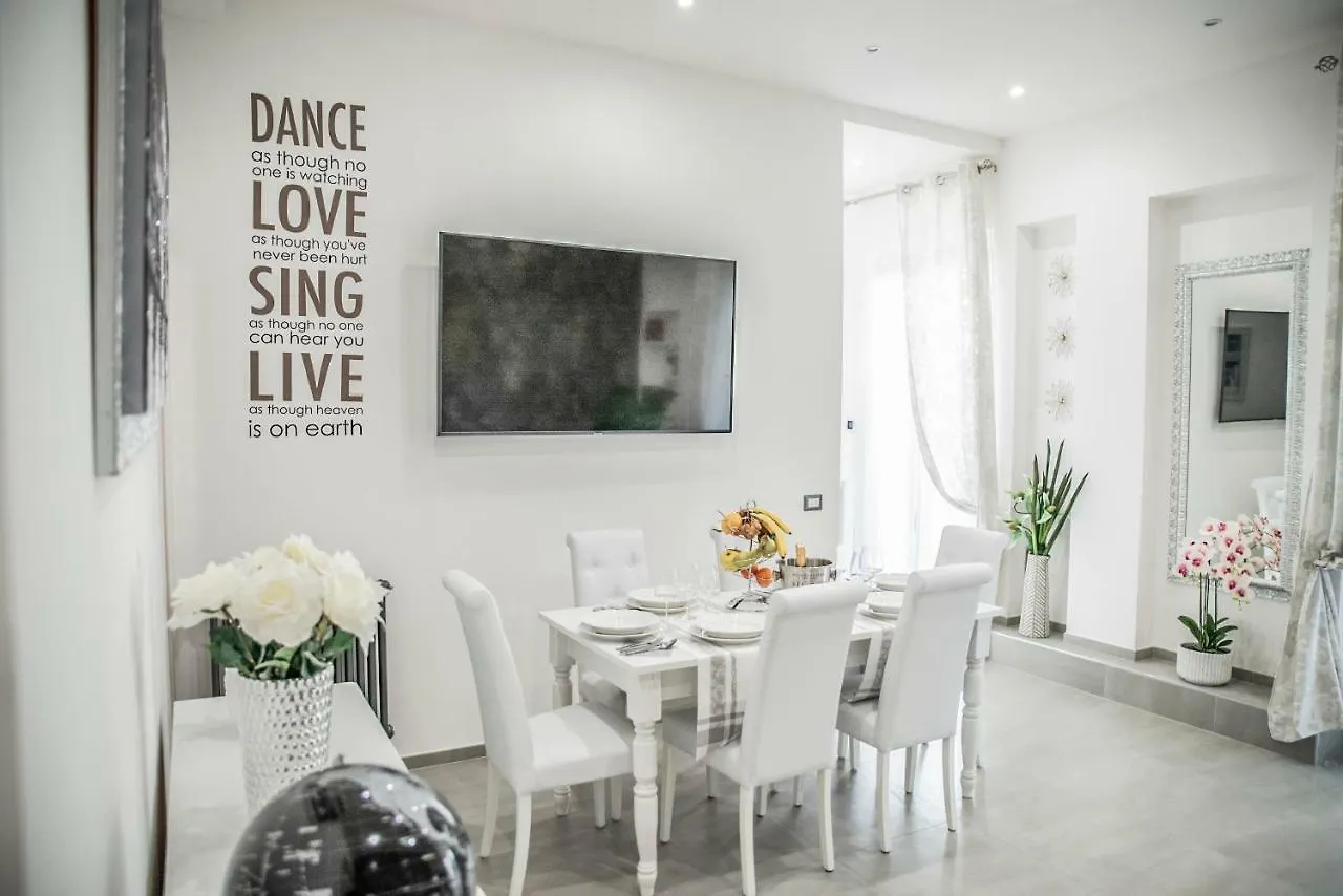 לידו די אוסטיה New Moon Luxury Apartment